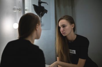 beautiful-girl-mirror-small