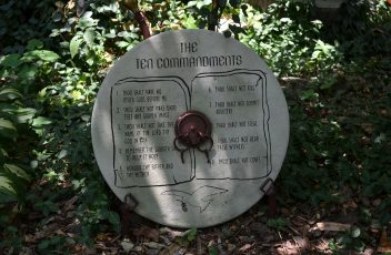 ten-commandments-187967_1280