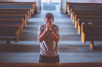 praying-2179326_1280
